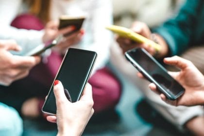 Lucy Alves assume namoro com influenciadora e reforça debate sobre representatividade e autenticidade na mídia